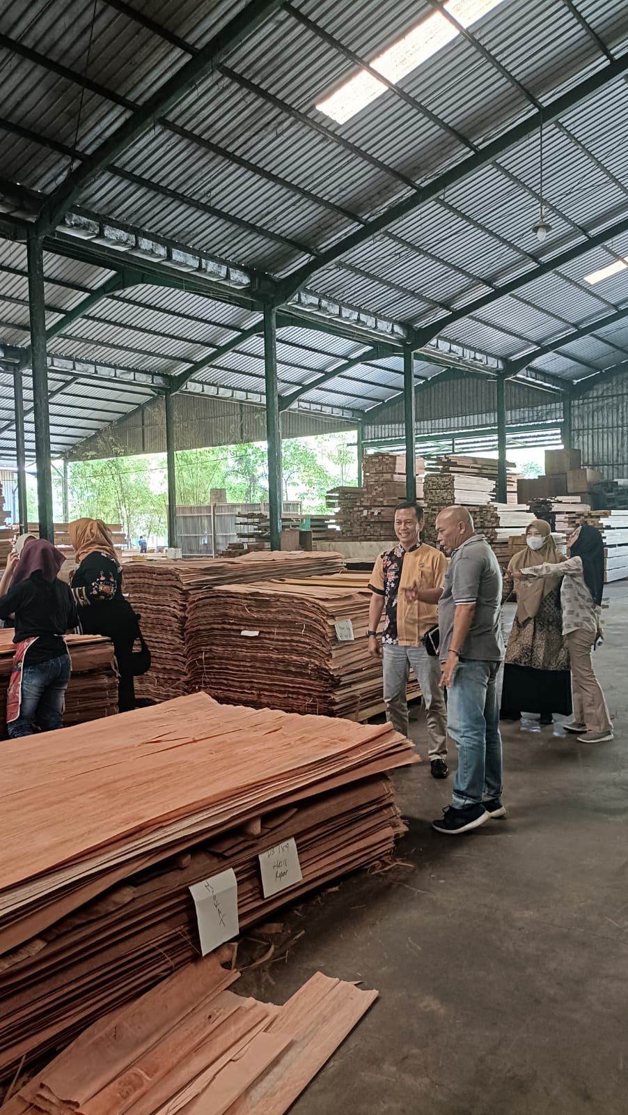 Foto: DISNAKER LAMONGAN DEKAT DENGAN PERUSAHAAN UNTUK PEMBINAAN DAN KONSULTASI KETENAGAKERJAAN