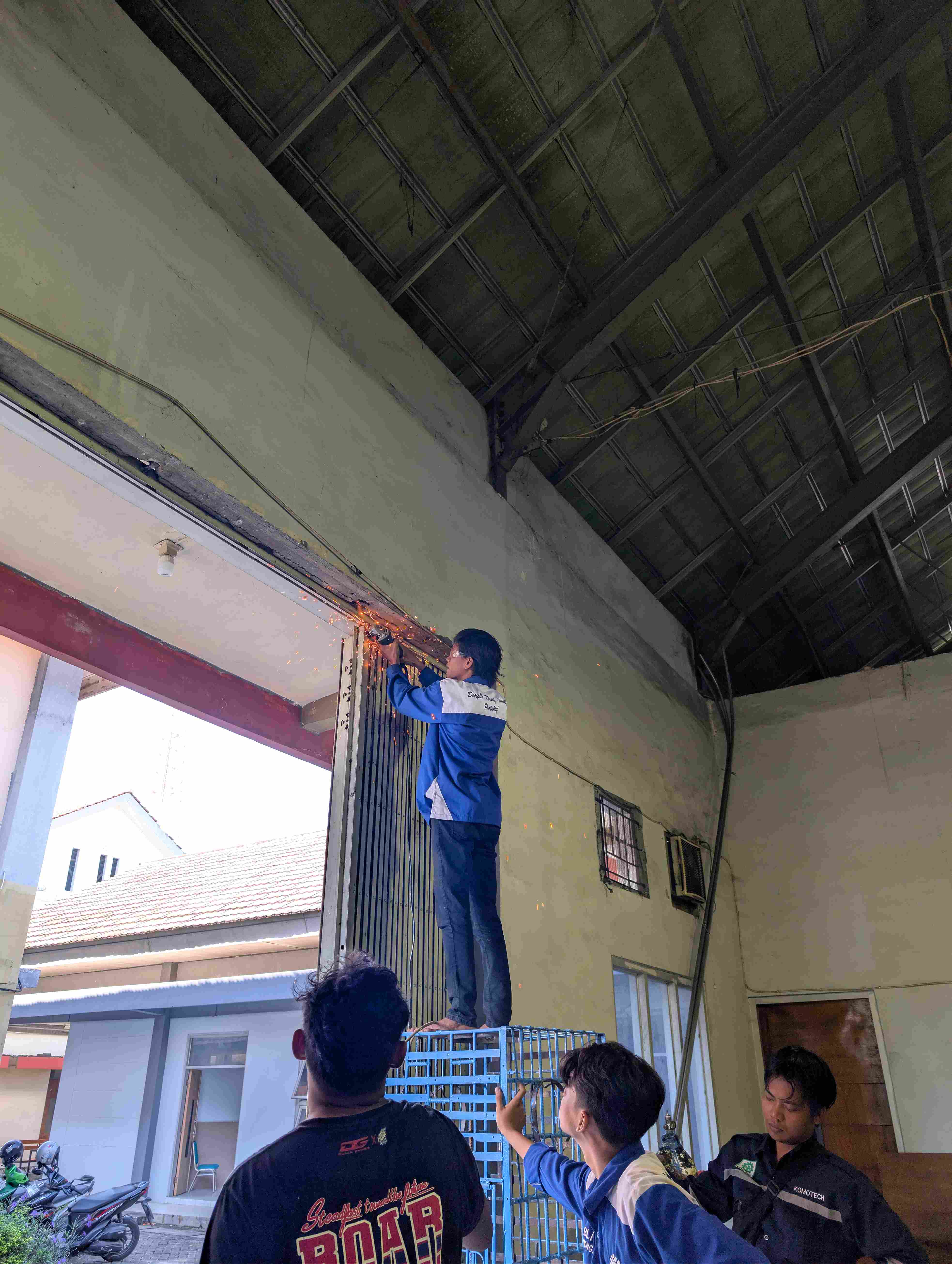 Foto: PEMELIHARAAN RUANGAN WORKSHOP