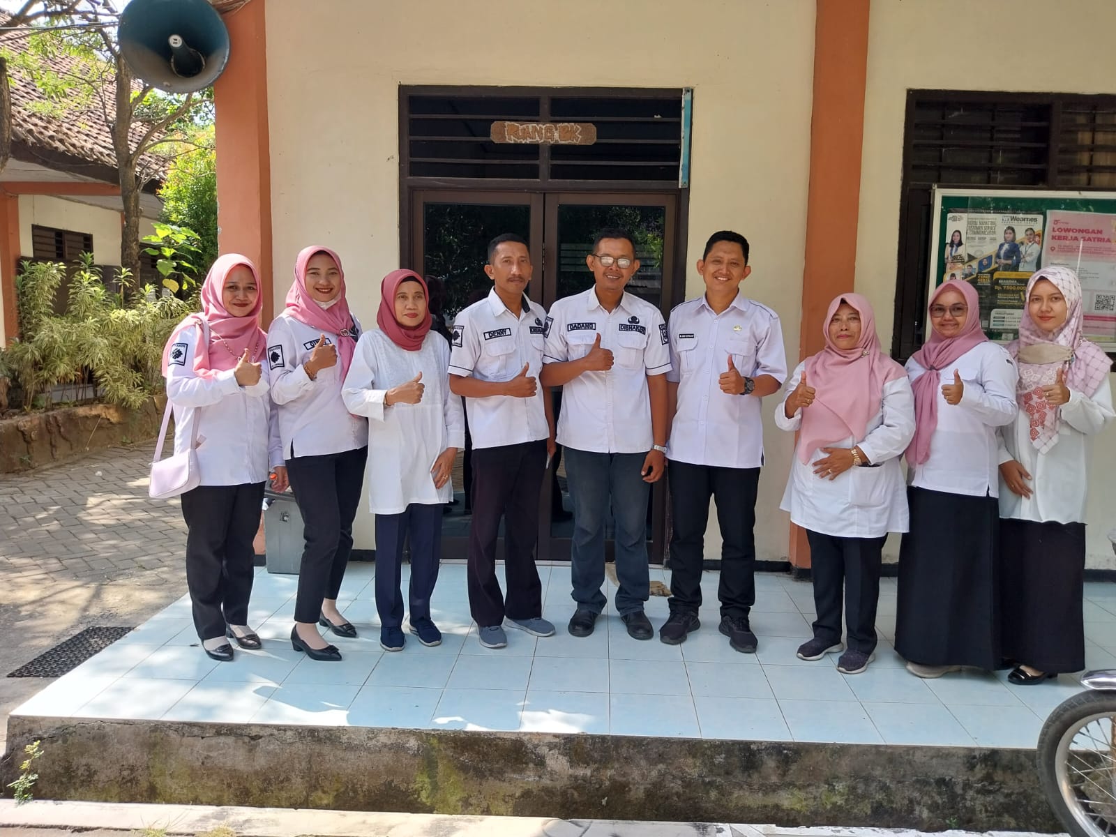Foto: CETAK LULUSAN UNGGUL SIAP KERJA: DISNAKER LAMONGAN LAKUKAN MONEV BKK DI SMKN 2 LAMONGAN UNTUK MEMANTAPKAN LINK AND MATCH INDUSTRI