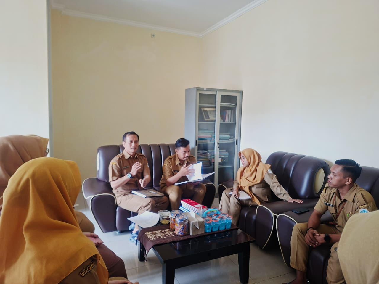 Foto: MENUJU ARSIP TERTIBA DAN MODERN, TIM ARSIP DISNAKER LAMONGAN LAKUKAN EVALUASI KINERJA