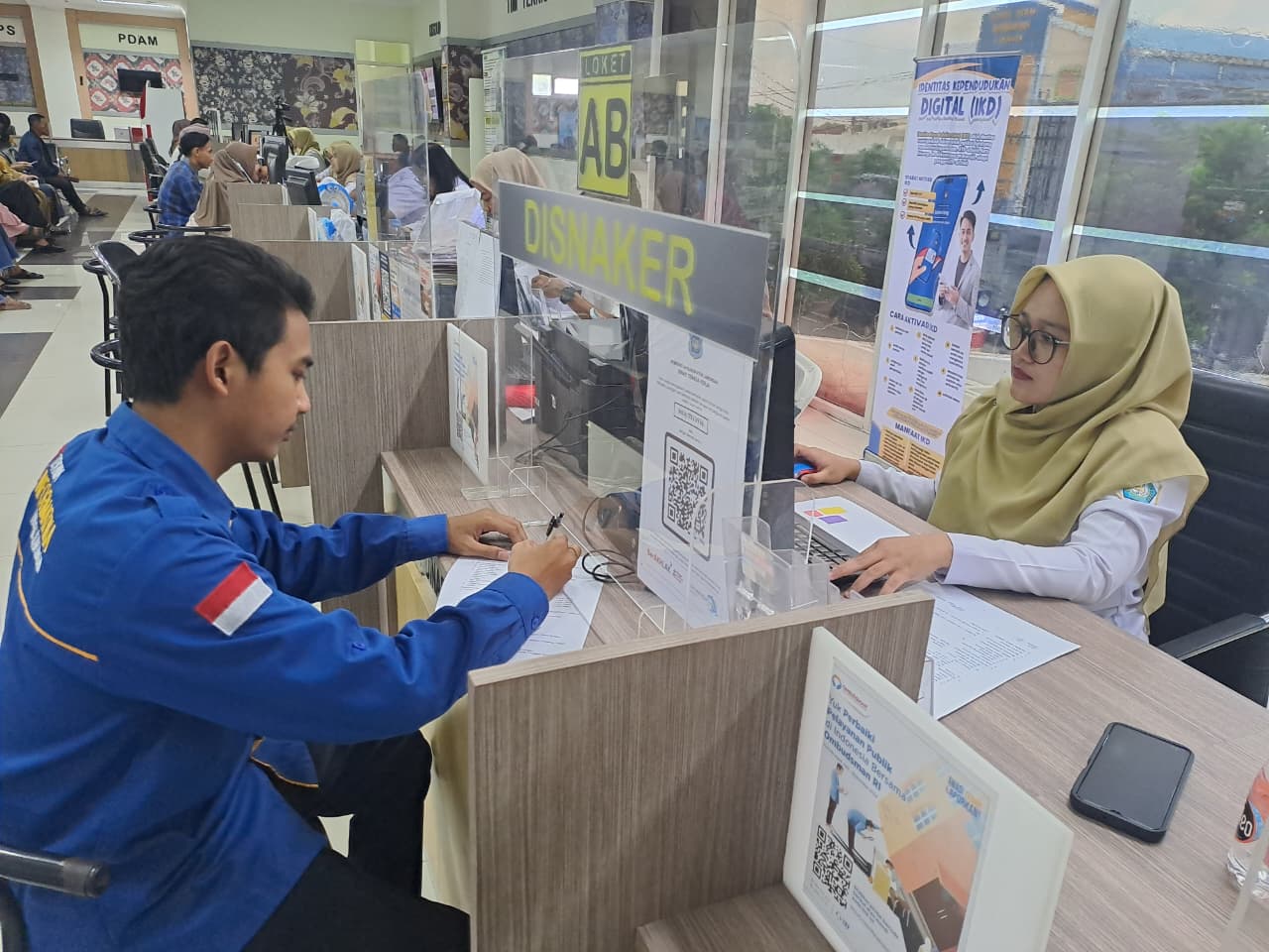 Foto: PELAYANAN DISNAKER DI MPP LAMONGAN : MUDAH, CEPAT DAN TERINTEGRASI