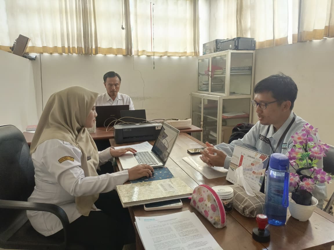 Foto: BIDANG HI DAN JAMSOSTEK DINAS TENAGA KERJA BERIKAN KEMUDAHAN LAYANAN KETENAGAKERJAAN