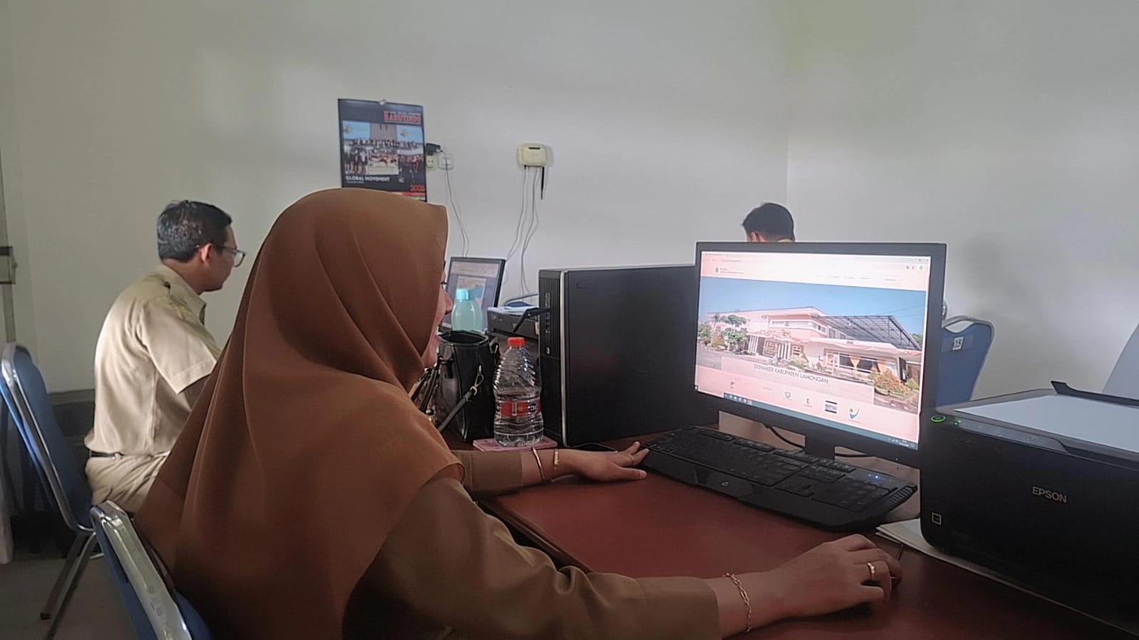 Foto: BIDANG INFORMASI PASAR KERJA DAN PENINGKATAN PRODUKTIVITAS MELAKUKAN UPLOAD INFORMASI LOKER