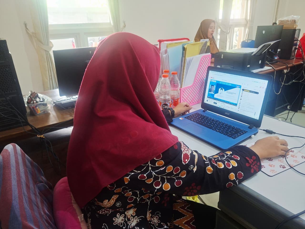 Foto: STAFF DISNAKER LAMONGAN IKUTI WEBINAR "START SMARTER-SERVE BETTER:KEMBALI KE FITRAH MENUJU PELAYANAN PENUH BERKAH"