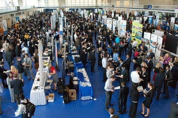 Foto: 10 TIPS MENGIKUTI JOB FAIR