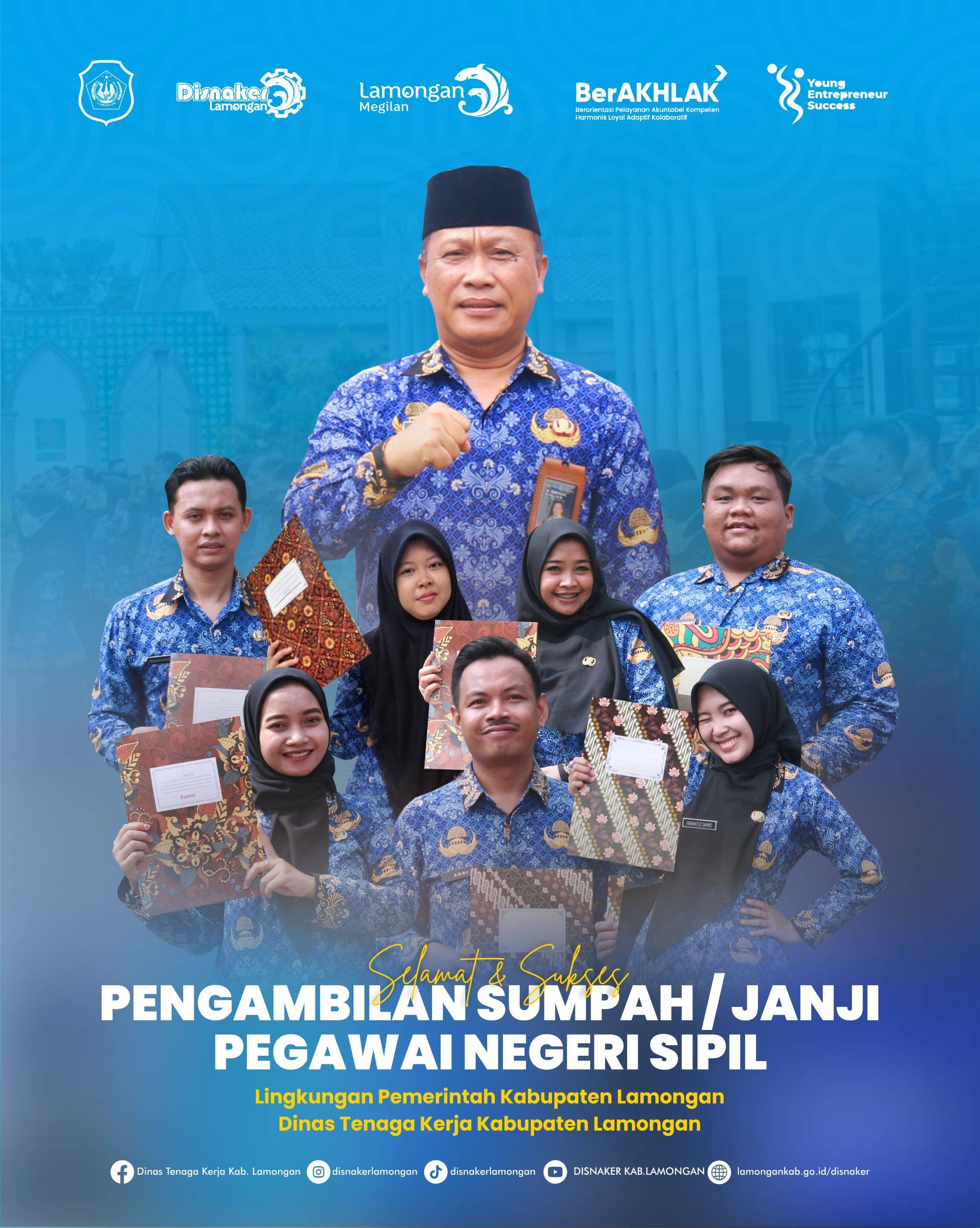 Foto: SEMANGAT PENGABDIAN BARU: KADISNAKER LAMONGAN UCAPKAN SELAMAT KEPADA PNS YANG RESMI DIAMBIL SUMPAH JANJI