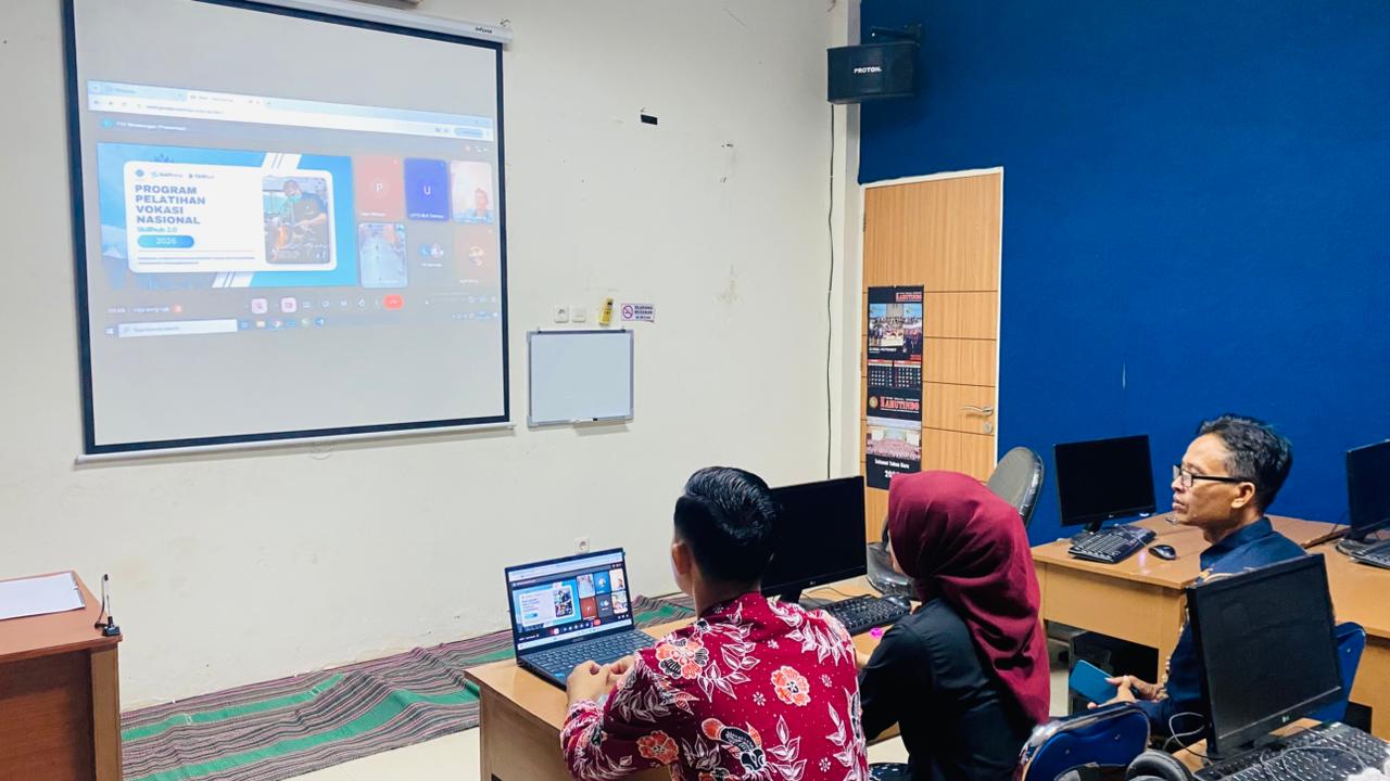 Foto: BIMTEK BLK DISNAKER LAMONGAN MENGENAI PROGRAM PELATIHAN VOKASI NASIONAL OLEH KEMNAKER