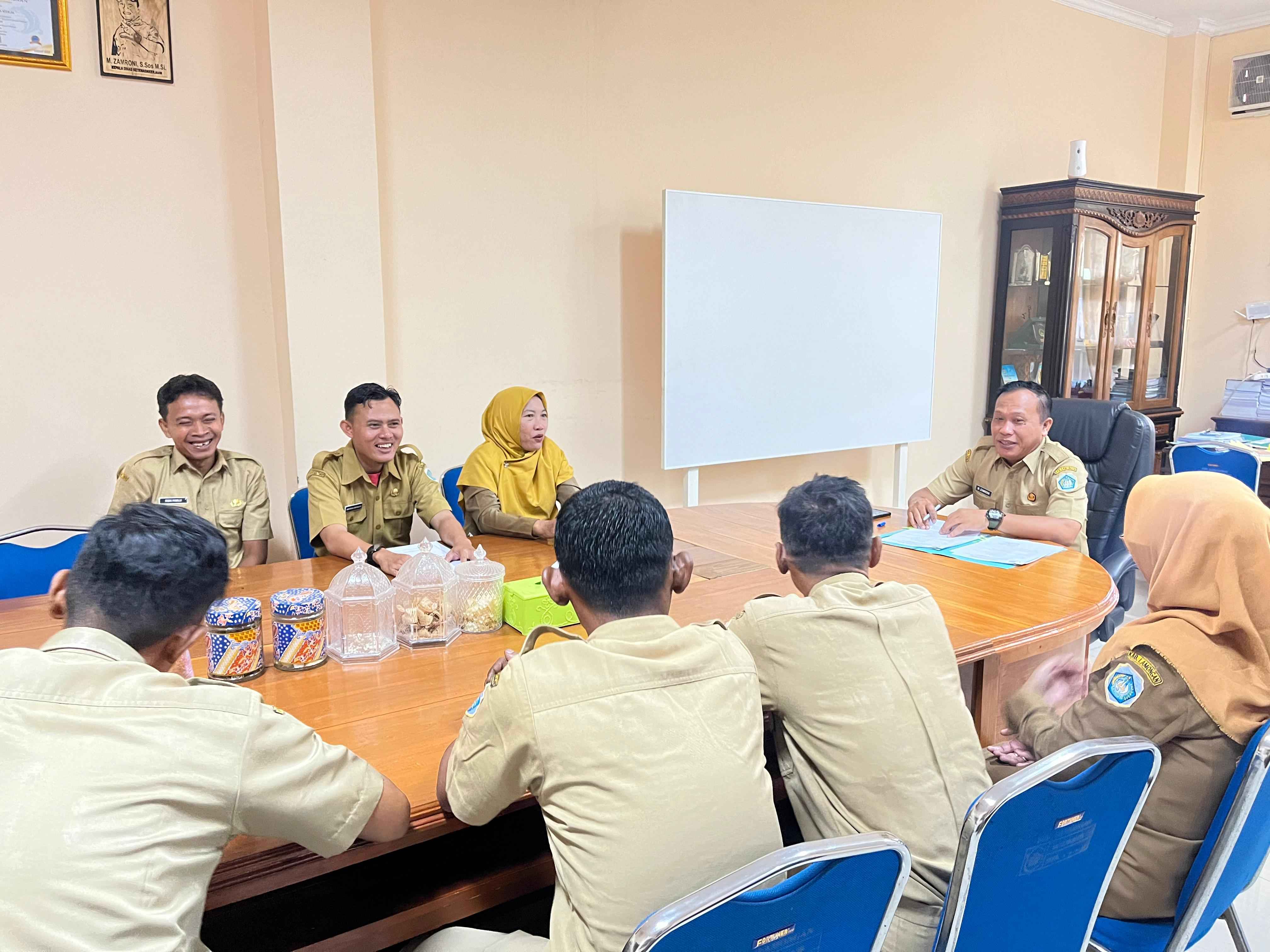 Foto: KEPALA DINAS MEMBERIKAN PENGARAHAN KEPADA PPPK YANG BARU DILANTIK!