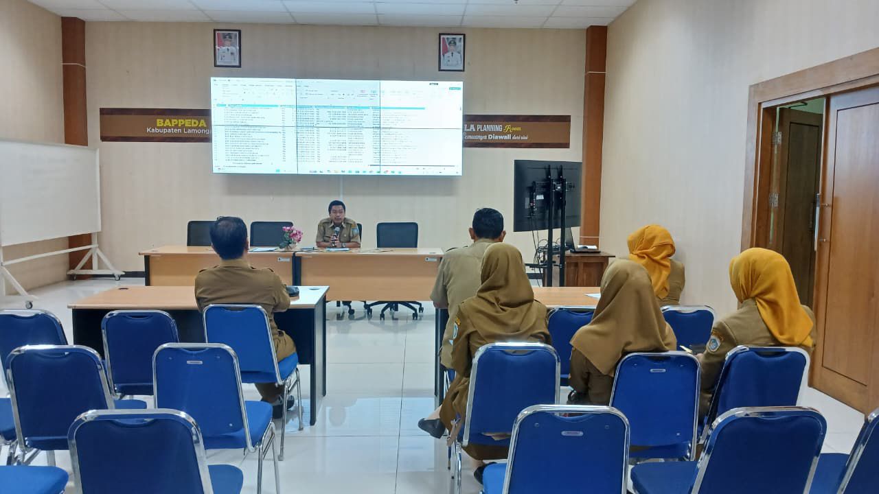 Foto: DISNAKER LAMONGAN MENGIKUTI RAPAT KOORDINASI VALIDASI DATA (CSR) KABUPATEN LAMONGAN