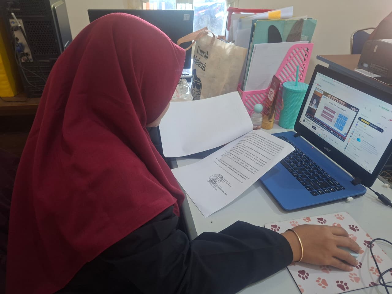 Foto: STAFF DISNAKER LAMONGAN MENGIKUTI WEBINAR : ASN GOES TO KOMCAD