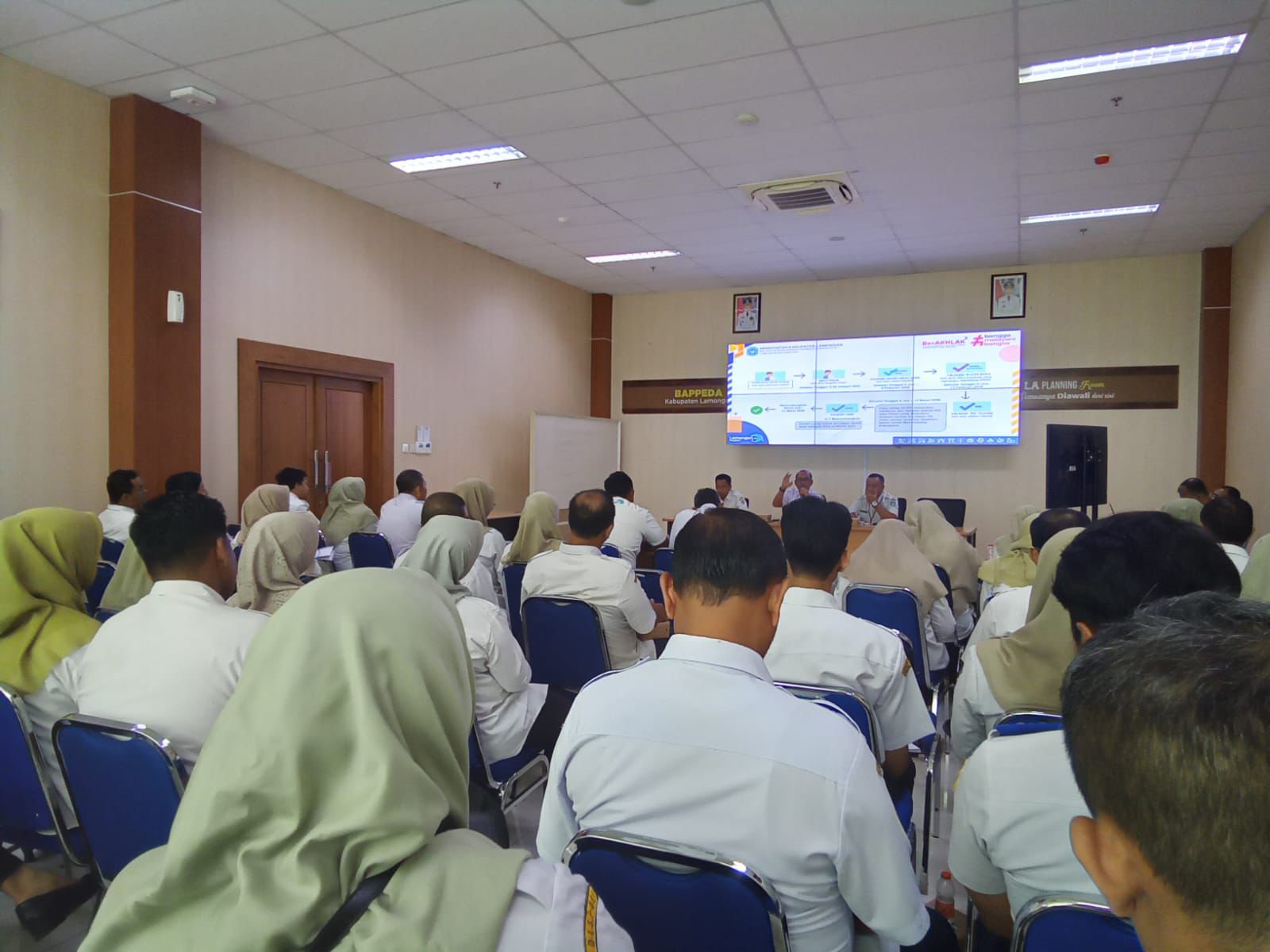 Foto: RAPAT KOORDINASI PERSIAPAN VERIFIKASI USULAN POKOK-POKOK PIKIRAN DEWAN DAN USULAN MASYARAKAT TAHUN 2027
