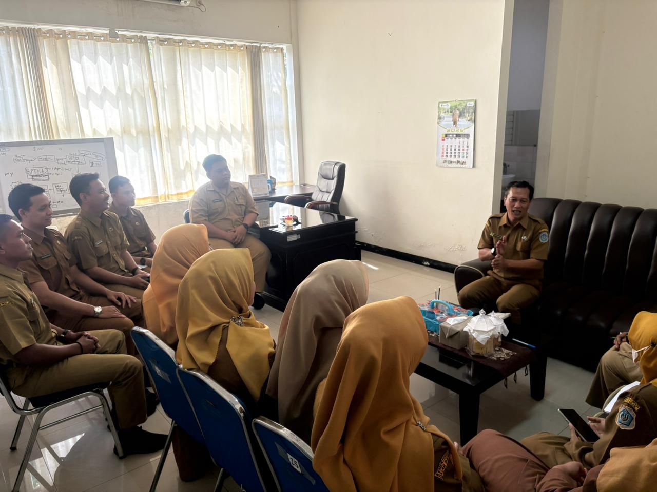 Foto: SEKRETARIS DISNAKER LAMONGAN PIMPIN RAPAT PENGELOLAAN ARSIP TAHUN 2026