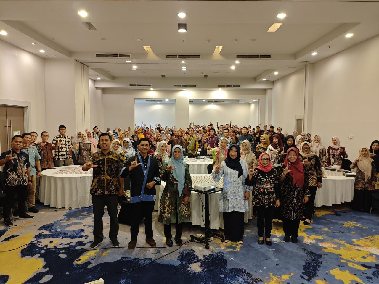 Foto: BIMTEK MANAJEMEN ASN LAMONGAN 2026 RESMI DI TUTUP, KEPALA BKPSDM TEGASKAN PENTINGNYA PENGUATAN KOMPETENSI PEGAWAI