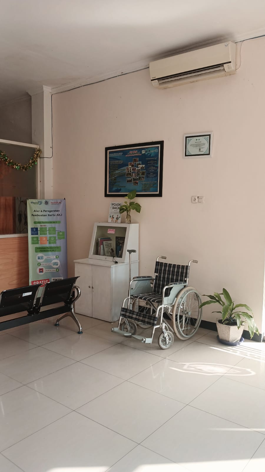 Foto: PELAYANAN RAMAH DISABILITAS DI DINAS TENAGA KERJA KABUPATEN LAMONGAN