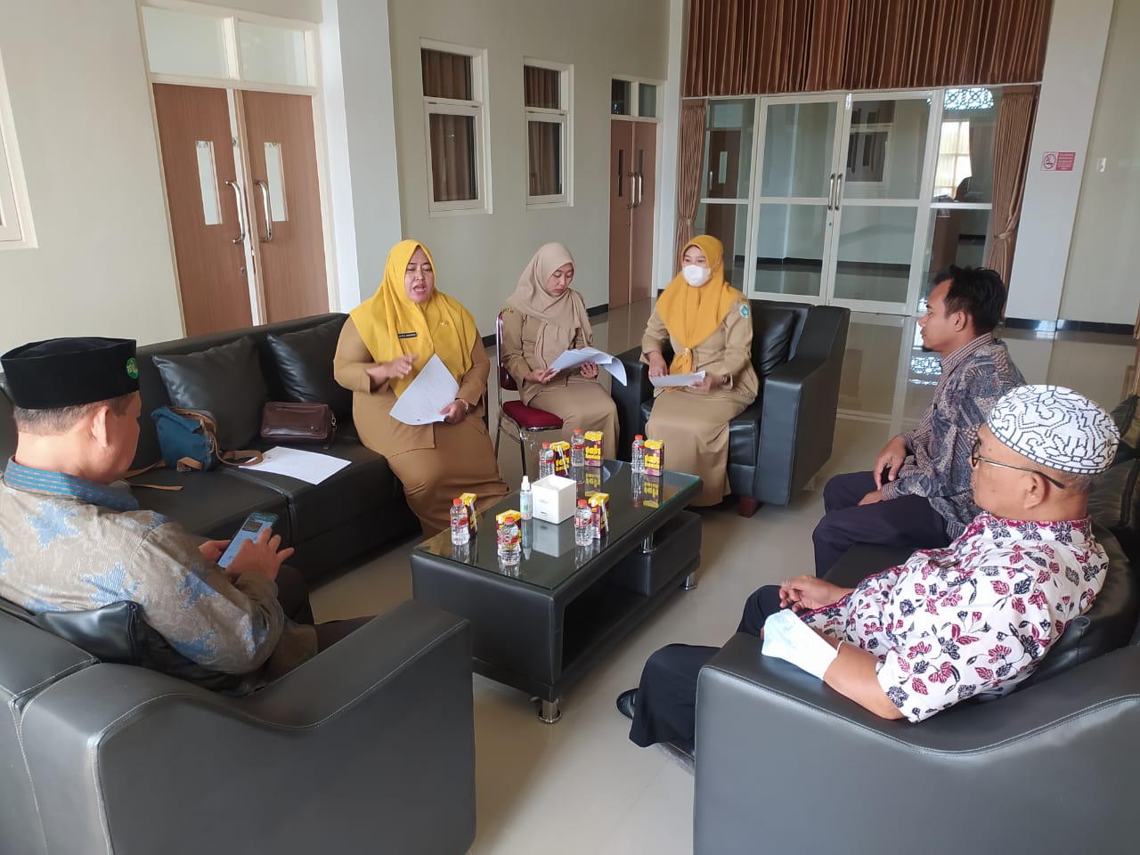 Foto: DISNAKER LAMONGAN TINGKATKAN PENGAWASAN KETENAGAKERJAAN MELALUI KUNJUNGAN KERJA KE PERUSAHAAN