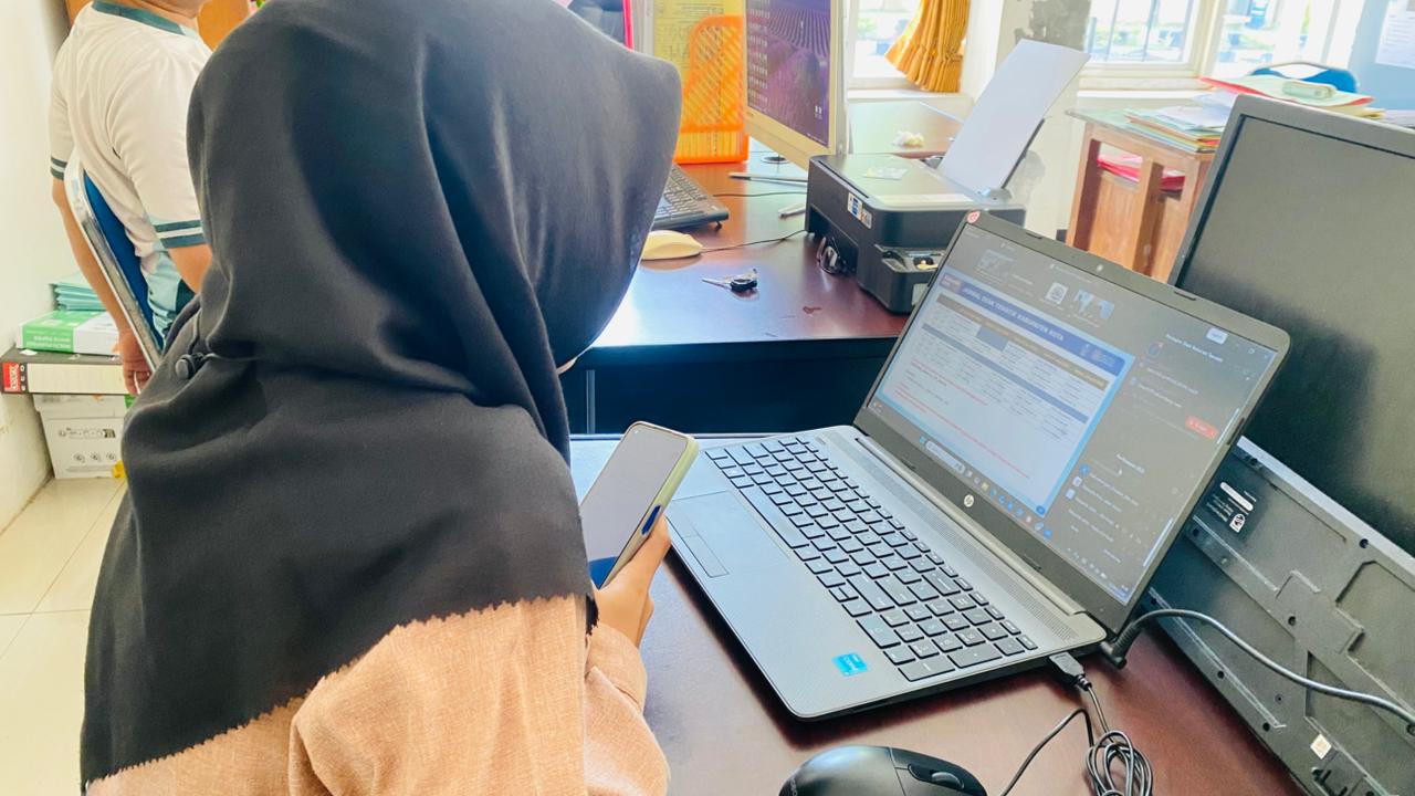 Foto: PERKUAT SINERGI ASN, DISNAKER LAMONGAN MENGIKUTI ZOOM PERSIAPAN RAKORTEK TEMATIK PRO ASN