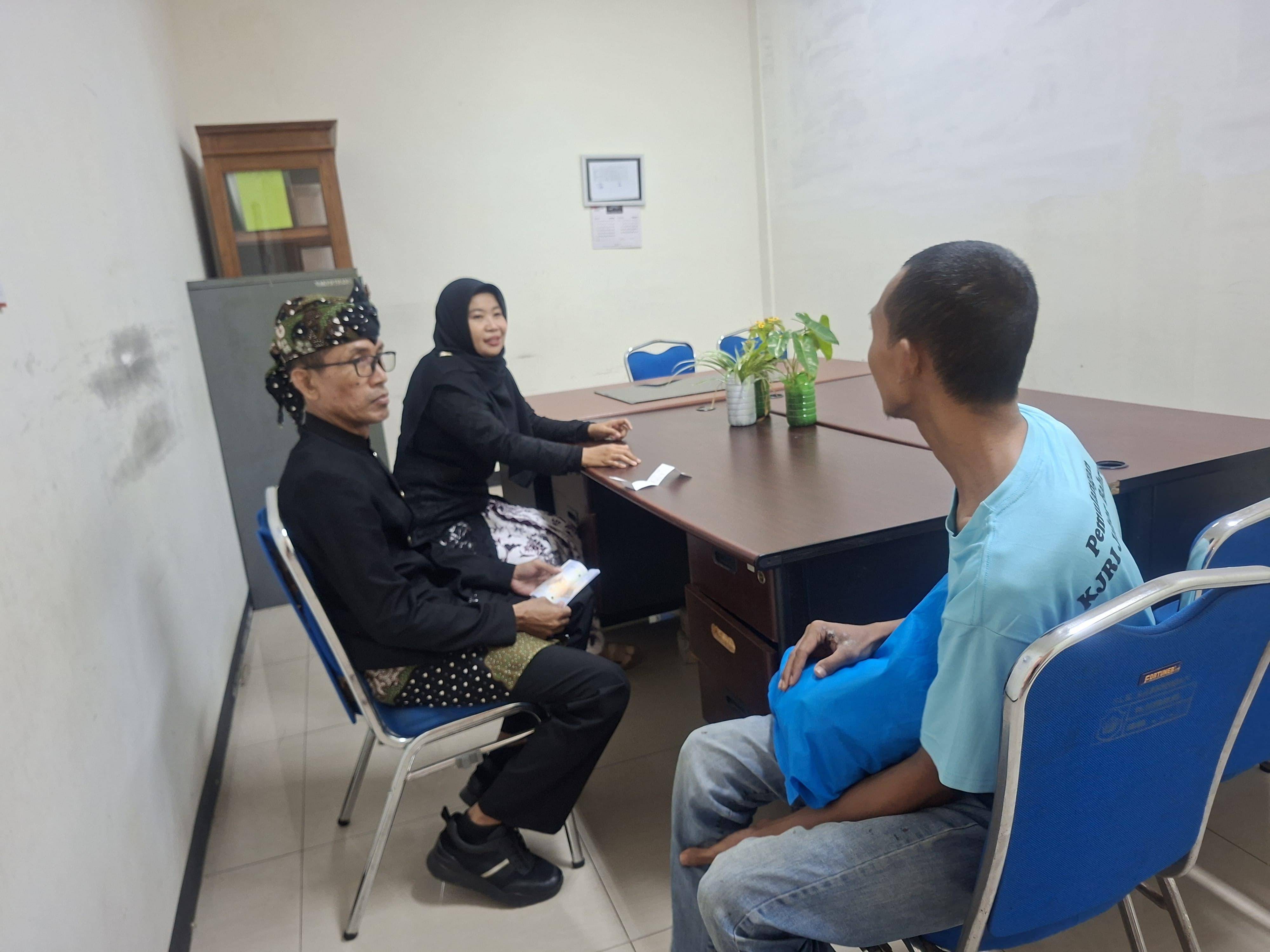Foto: DISNAKER LAMONGAN FASILITASI PEMULANGAN PMI BERMASALAH DEPORTTASI DARI MALAYSIA