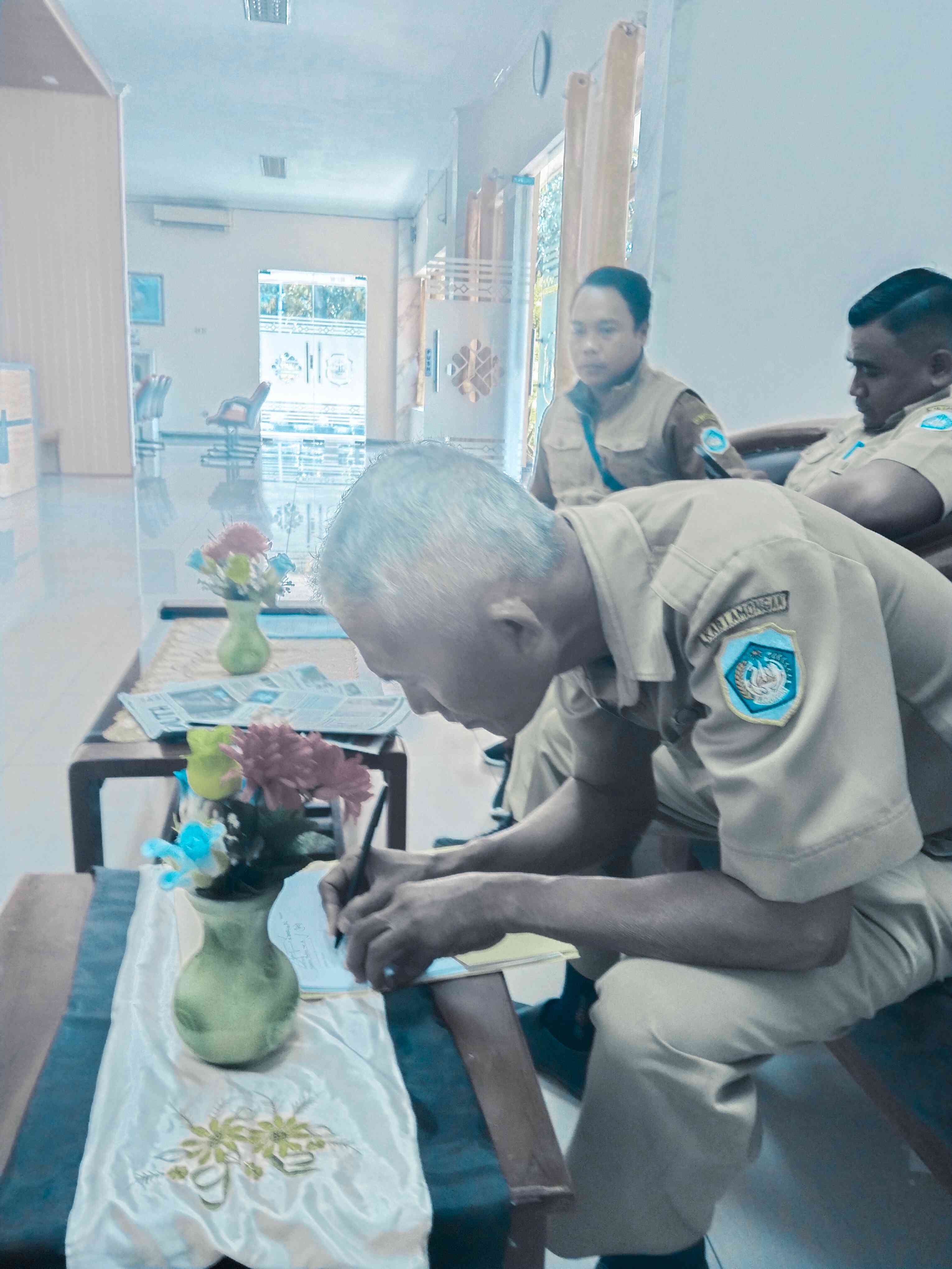 Foto: PENANDATANGANAN BATAS WILAYAH UNTUK PENSERTIFIKATAN TANAH DI DINAS TENAGA KERJA KABUPATEN LAMONGAN