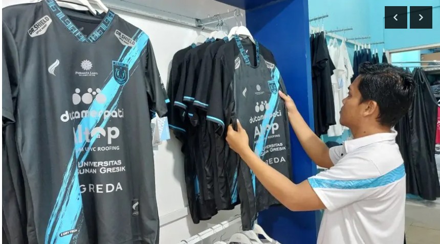 Foto: Persela Lamongan Luncurkan Jersey Berbalut Sponsor Baru, Suporter bisa Dapatkan Sabtu Esok