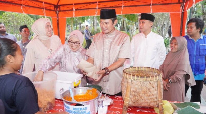 Foto: Gelaran Boranan Agung di Lamongan, Sebanyak 1.447 Porsi Nasi Boran Dibagikan Untuk Warga