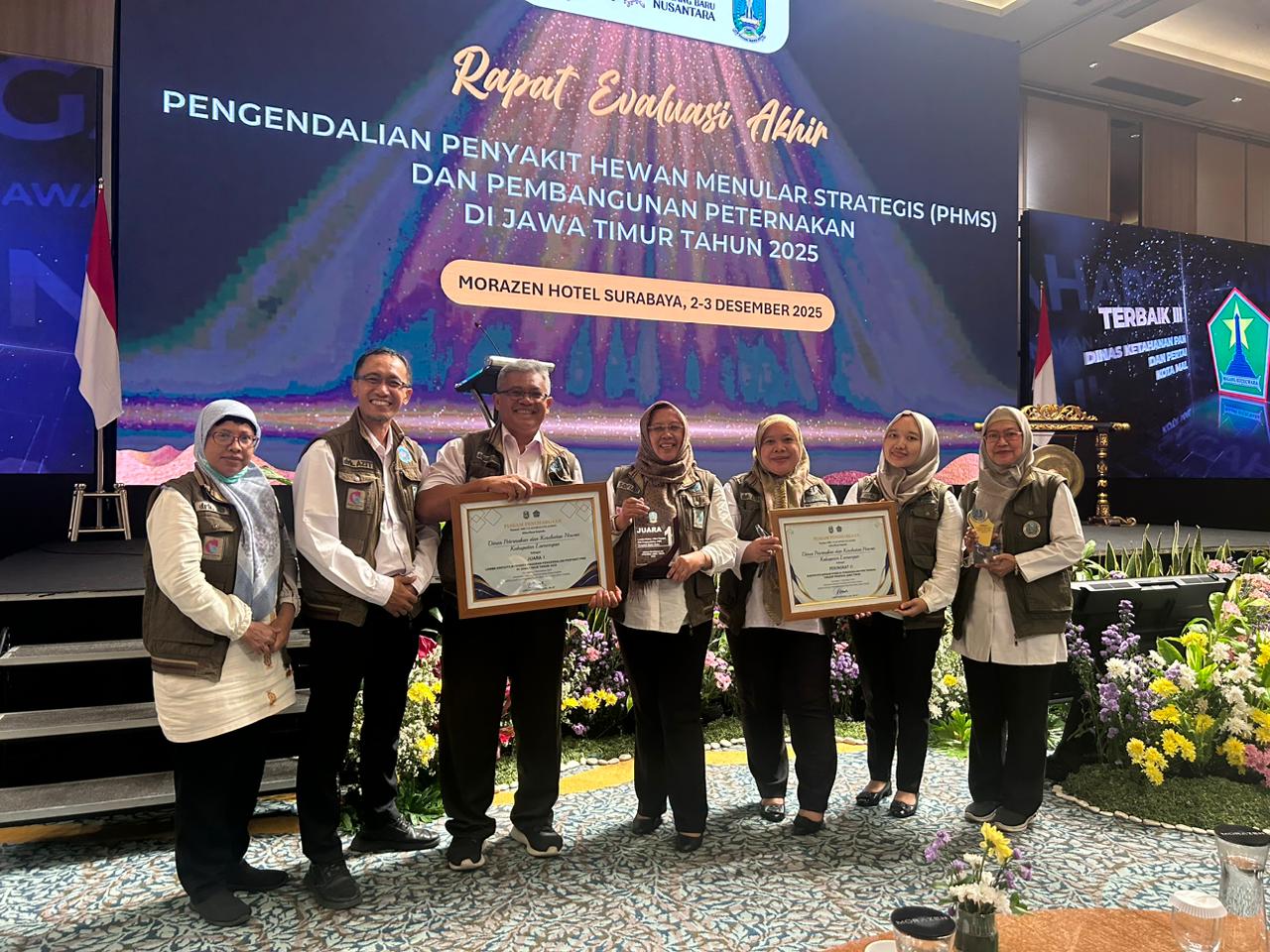 Foto: Dinas Peternakan dan Kesehatan Hewan Kabupaten Lamongan kembali menorehkan prestasi membanggakan dengan meraih Penghargaan Kinerja Terbaik II serta Juara 1 Lomba Video PMK.