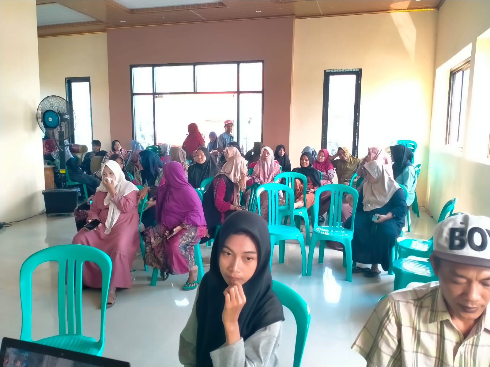 Foto: Pelayanan Aktivasi Identitas Kependudukan Digital di Desa Bojoasri Kecamatan Kalitengah Kabupaten Lamongan