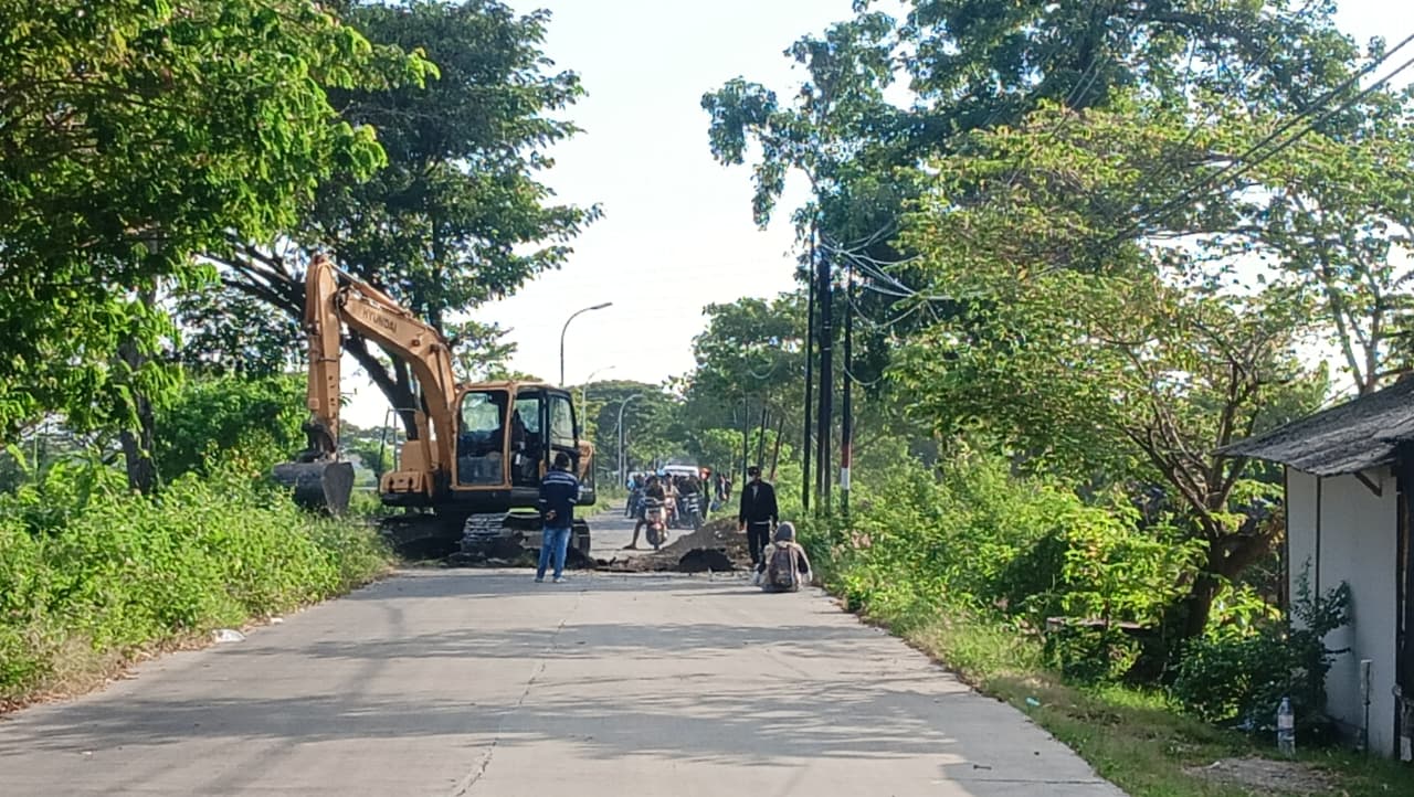 Foto: PERBAIKAN JALAN POROS SOKO-KARANGBINANGUN