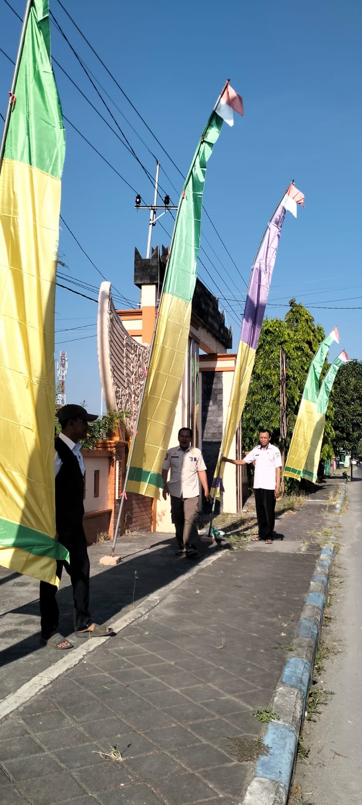 Pemasangan Umbul-Umbul