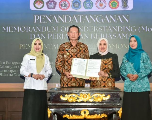 Foto: Wisuda SOTH Angkatan VII dan Penandatanganan MOU Pemerintah Kabupaten Lamongan dengan TP PKK Kabupaten