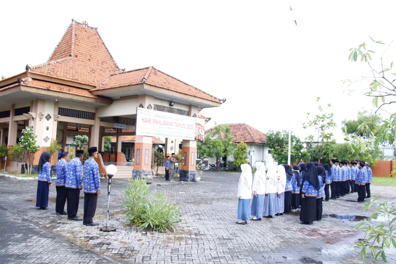 Foto: Apel senin pagi Kecamatan Karanggeneng