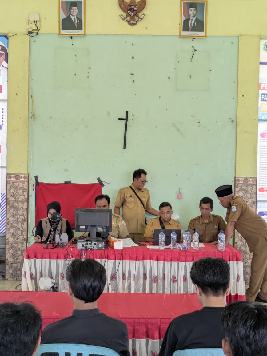 Foto: Optimalisasi Pelayanan Administrasi Kependudukan Melalui Program Jemput Bola Perekaman KTP Bagi Pemula di Desa Kendalkemlagi Kecamatan Karanggeneng