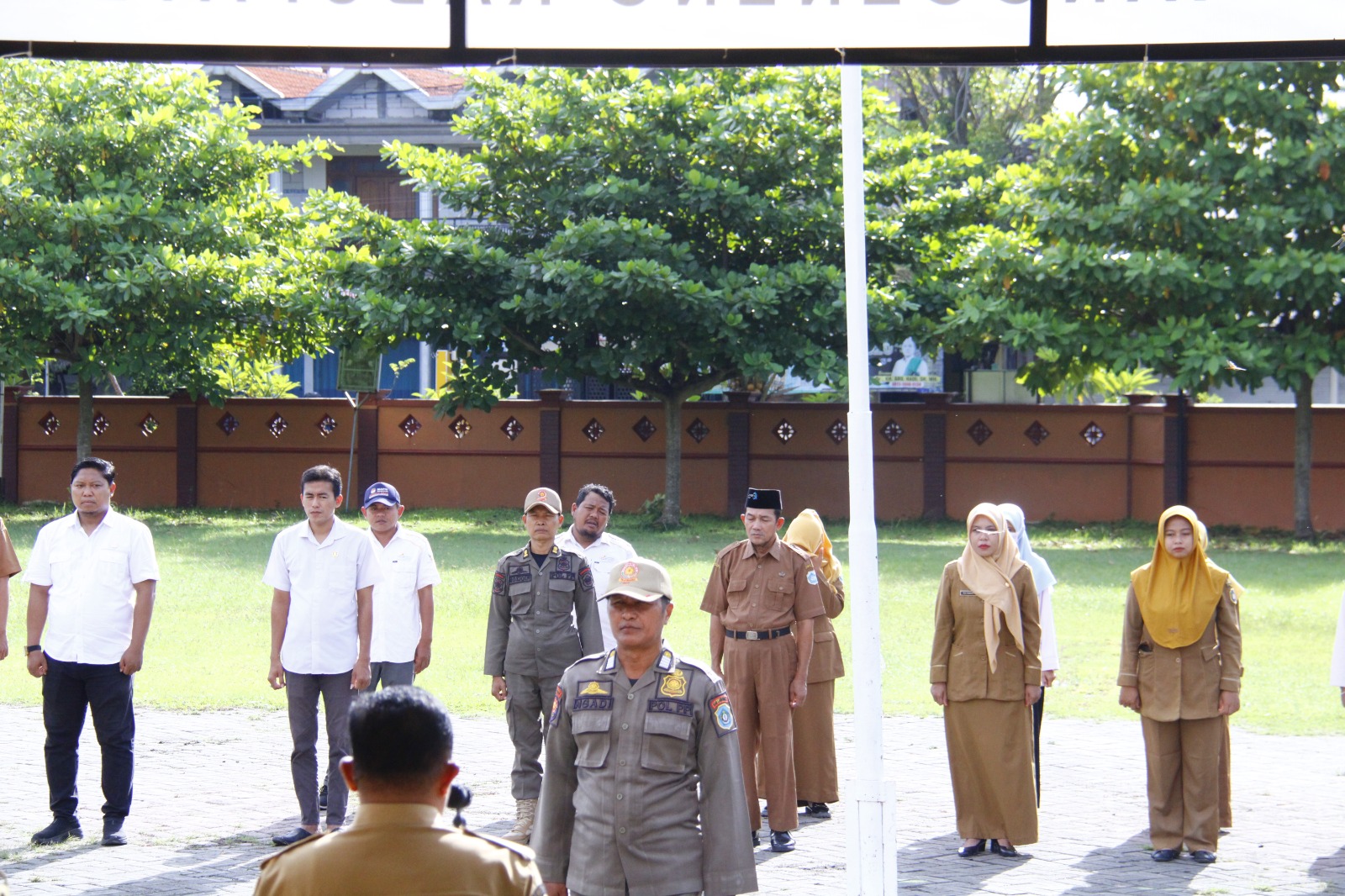 Foto: Apel Senin Pagi Kecamatan Karanggeneng