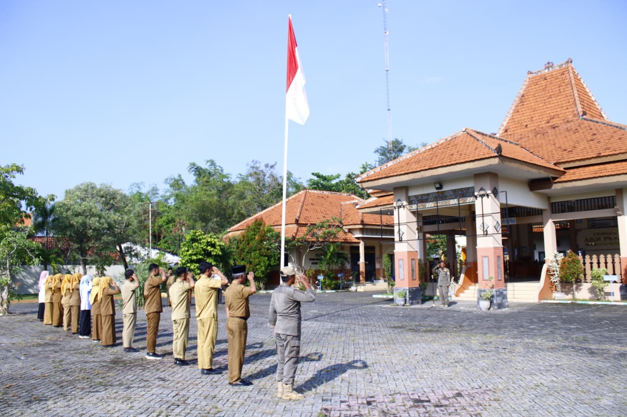 Apel rutin senin pagi Kecamatan Karanggeneng