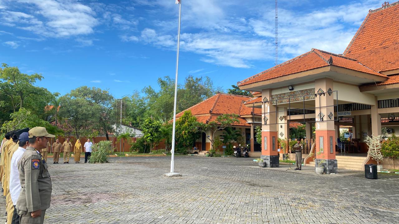 Foto: Apel rutin senin pagi Kecamatan Karanggeneng