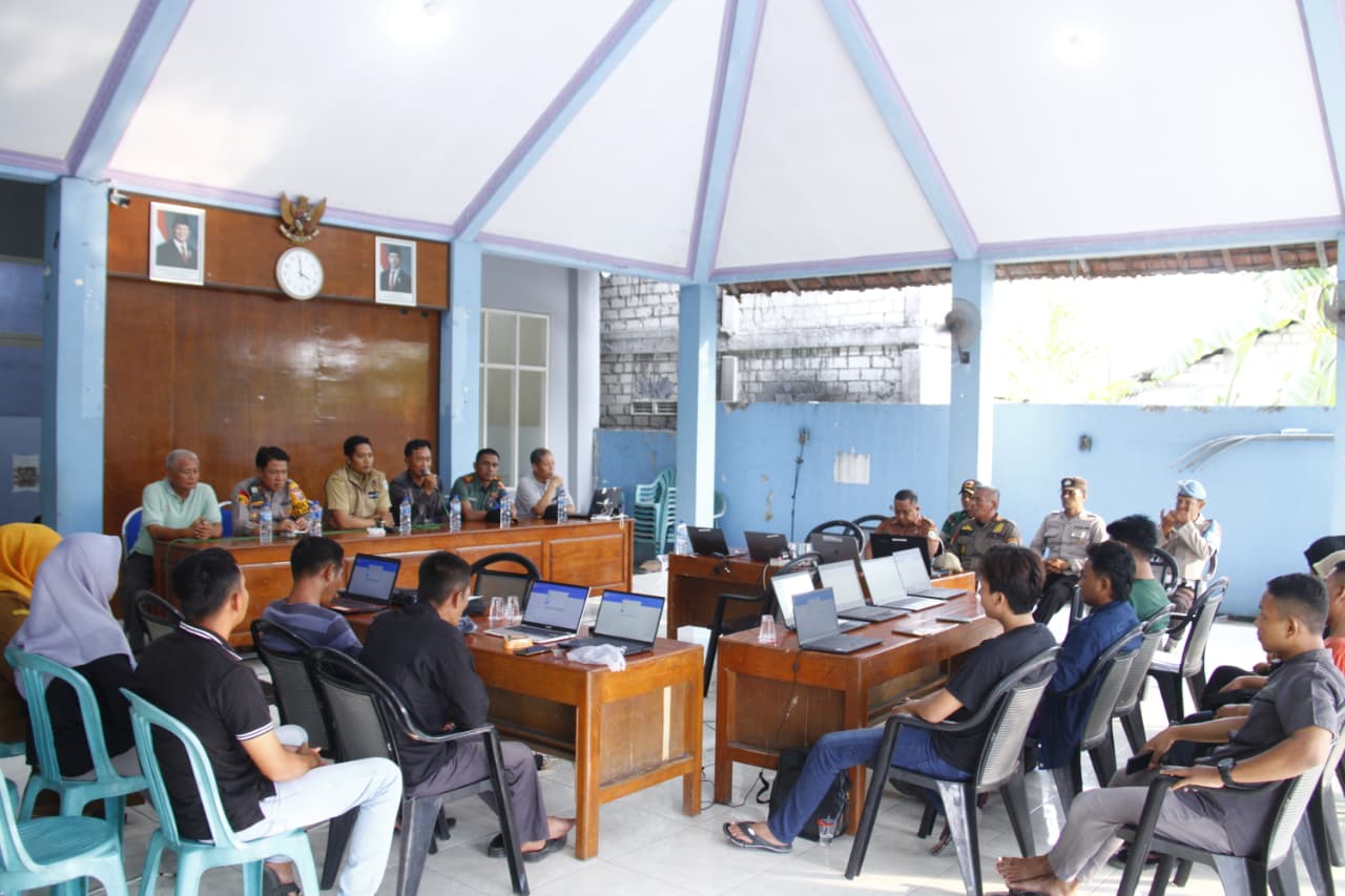 Foto: Penyegelan laptop untuk kegiatan ujian pengangkatan perangkat desa Kalanganyar