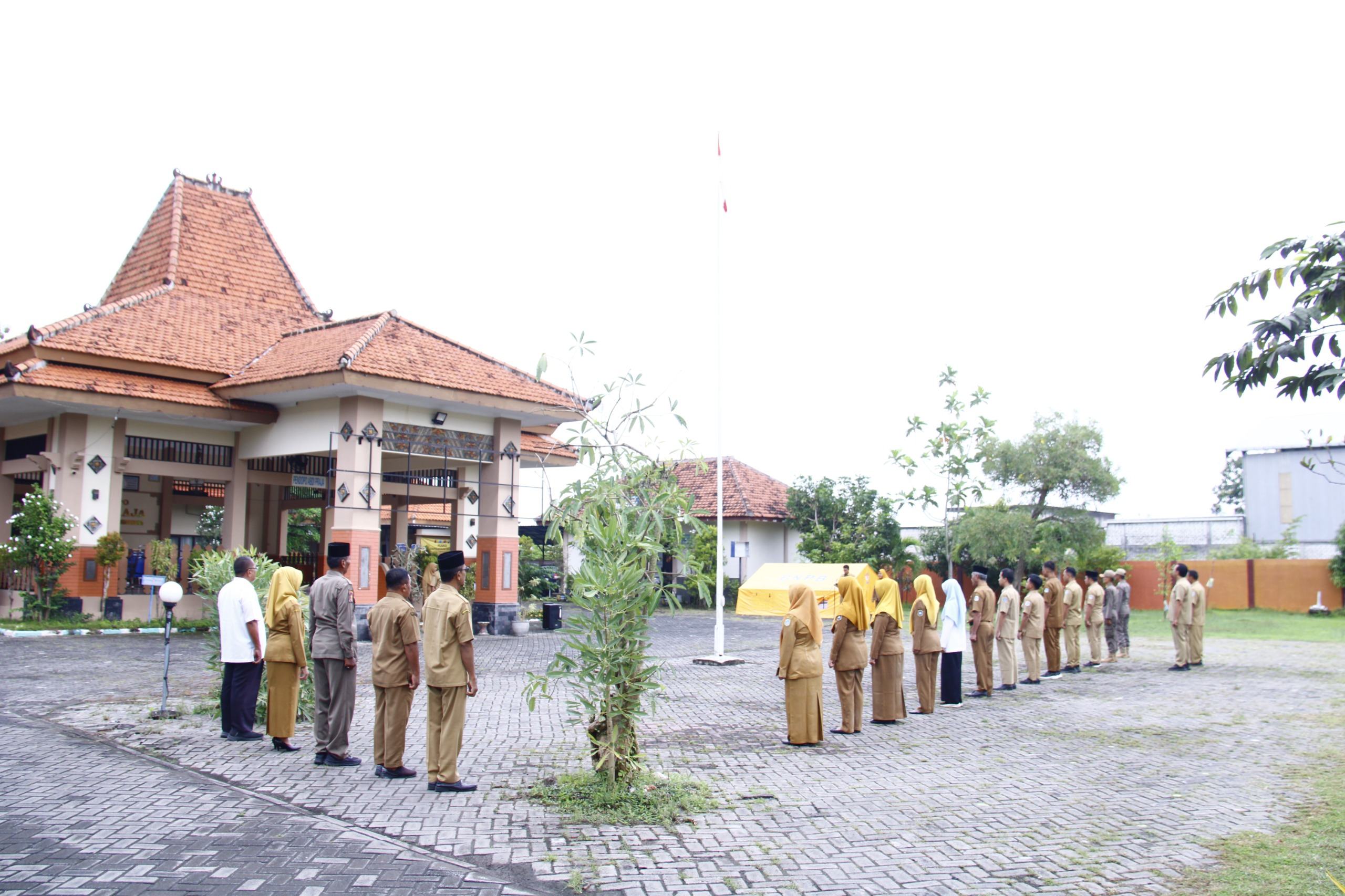 Foto: Apel Rutin Senin Pagi Kecamatan Karanggeneng Tetap Berjalan di Bulan Ramadhan