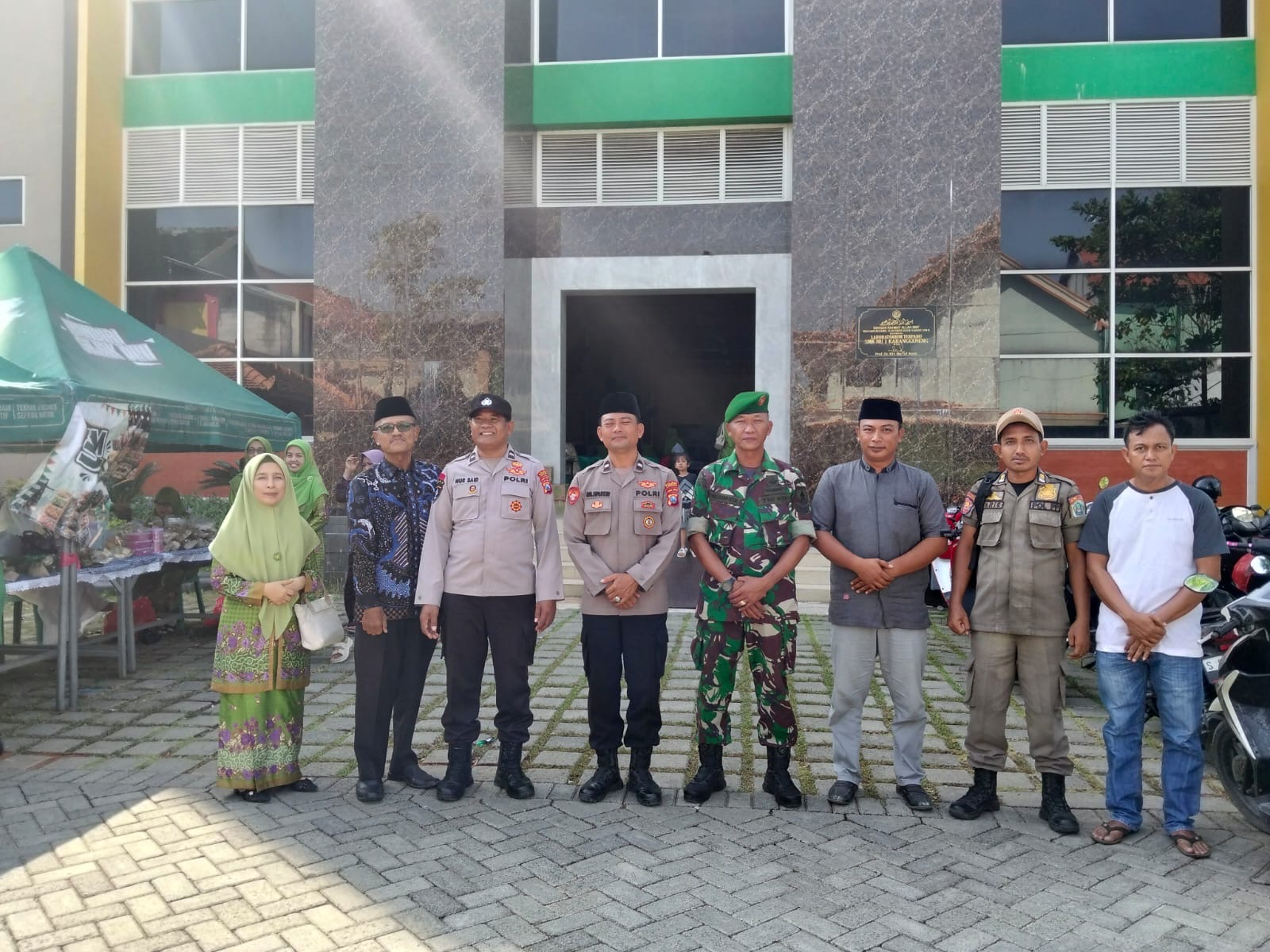 Foto: Sinergi dari Pihak Terkait dalam Pengamanan Peringatan Harlah Muslimat NU Ke-80 dan Pelantikan PAC Muslimat NU Karanggeneng