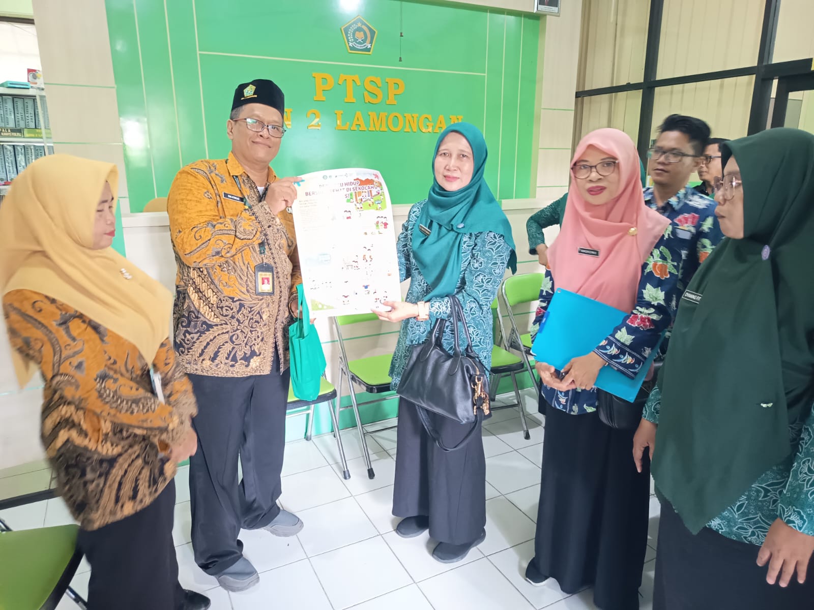 Foto: Verifikasi Lapangan Lomba PHBS LBS Tahun 2026 di MIN 2 Lamongan Berjalan Tertib dan Lancar
