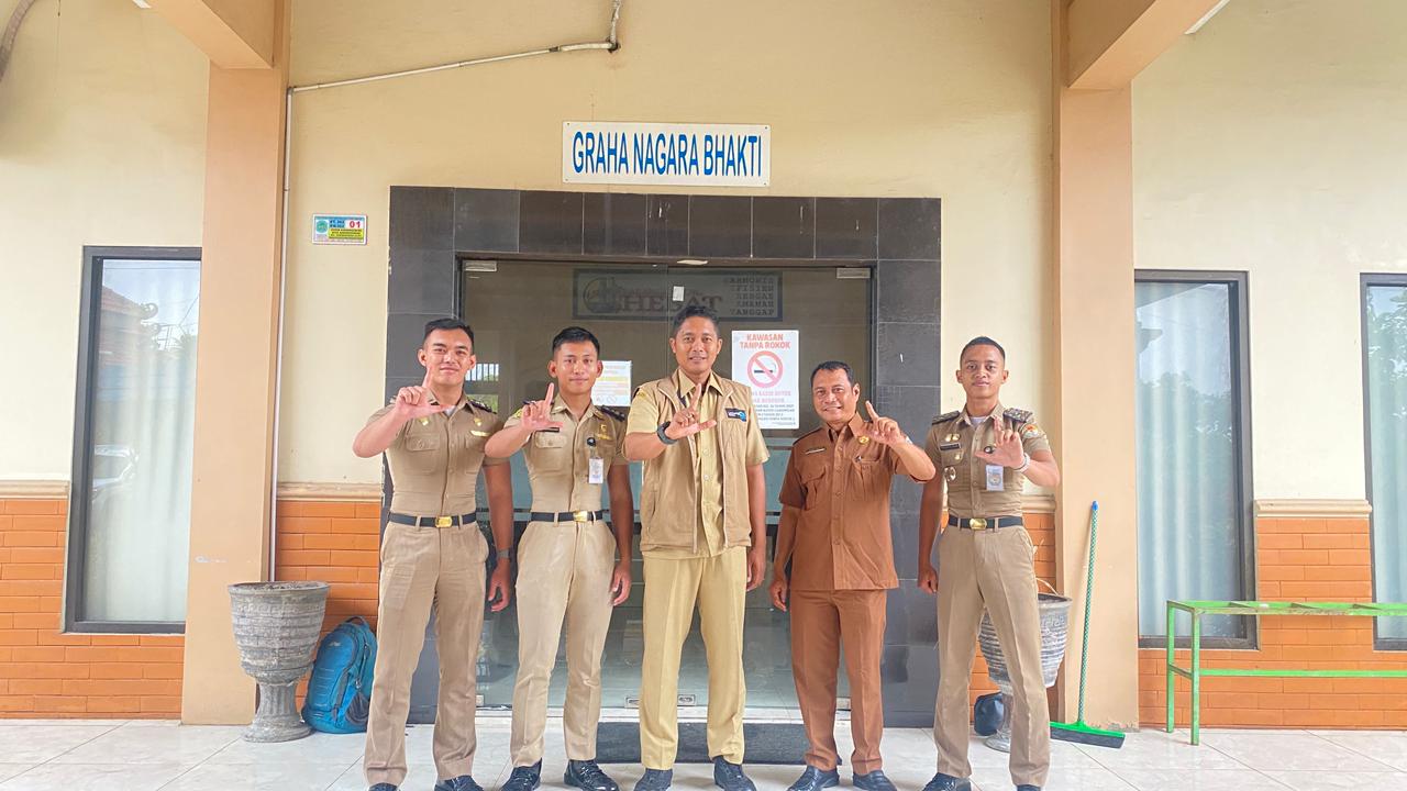 Foto: Kedatangan Siswa IPDN untuk Penelitian Disambut Baik Camat Karanggeneng