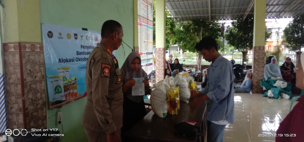 Foto: Monitor penyaluran bantuan pangan alokasi Oktober - November 2025 di desa Kendal Kemlagi