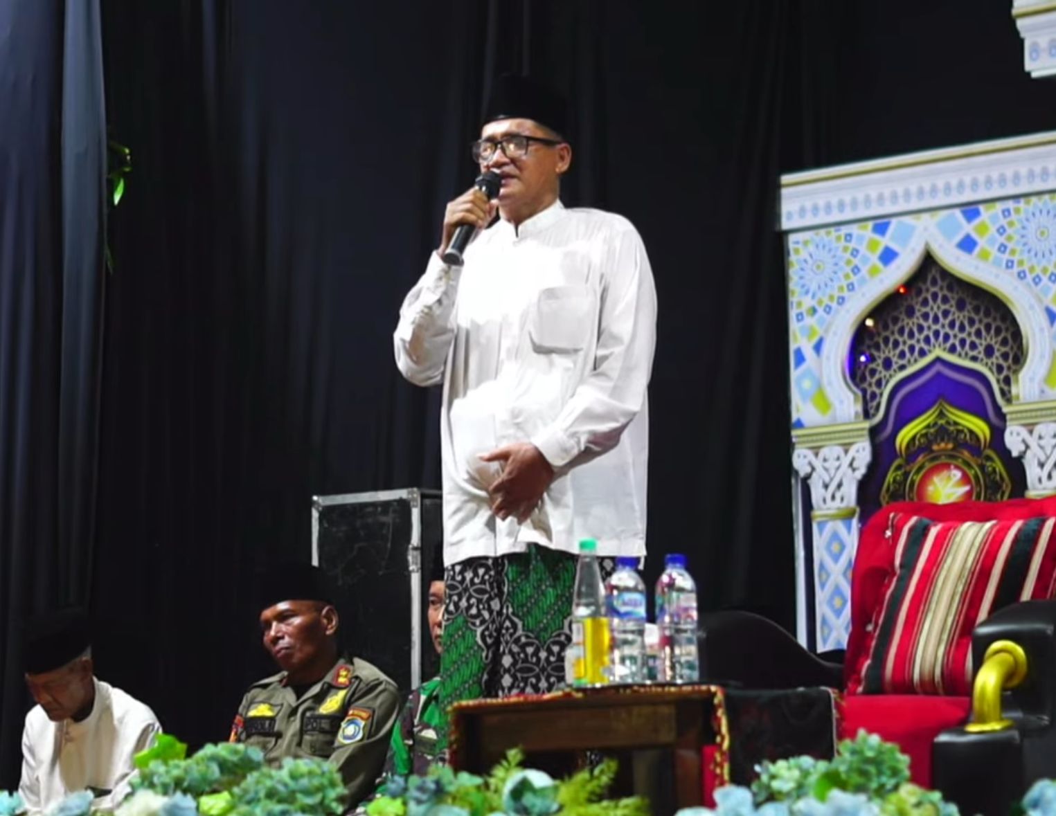 Foto: Pengajian Umum Tasyakur Aqiqah di Desa Kawistolegi Berlangsung Khidmat dan Penuh Kebersamaan