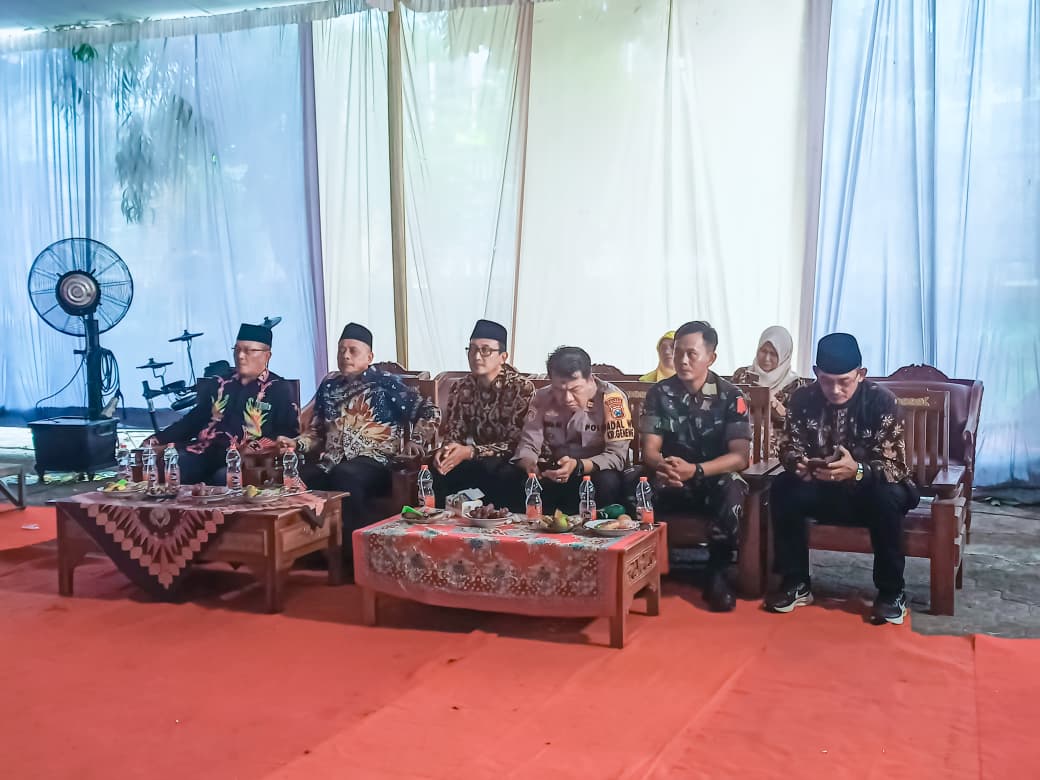 Foto: Camat Karanggeneng Hadiri Pelepasan Murid SMP Negeri 1 Karanggeneng