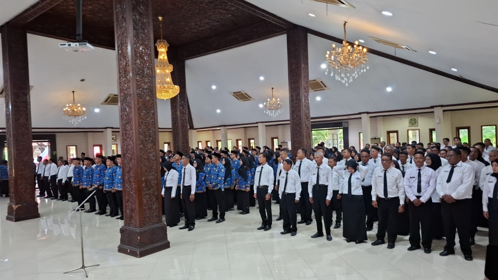 Foto: Pak YES Lantik Pejabat Fungsional dan Serahkan 231 SK PPPK Paruh Waktu