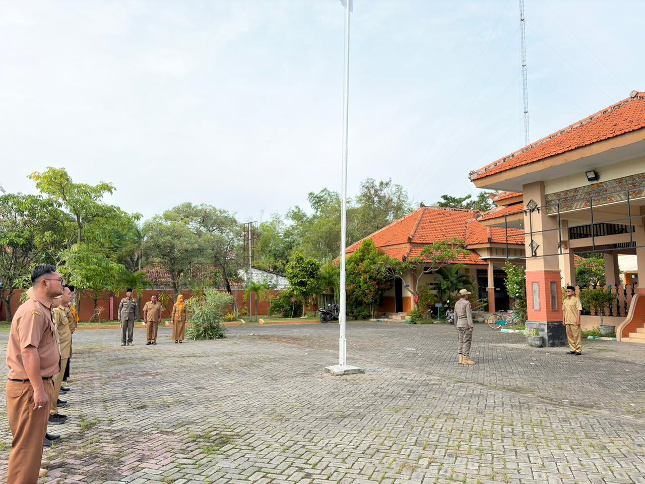 Foto: Apel rutin senin pagi Kecamatan Karanggeneng