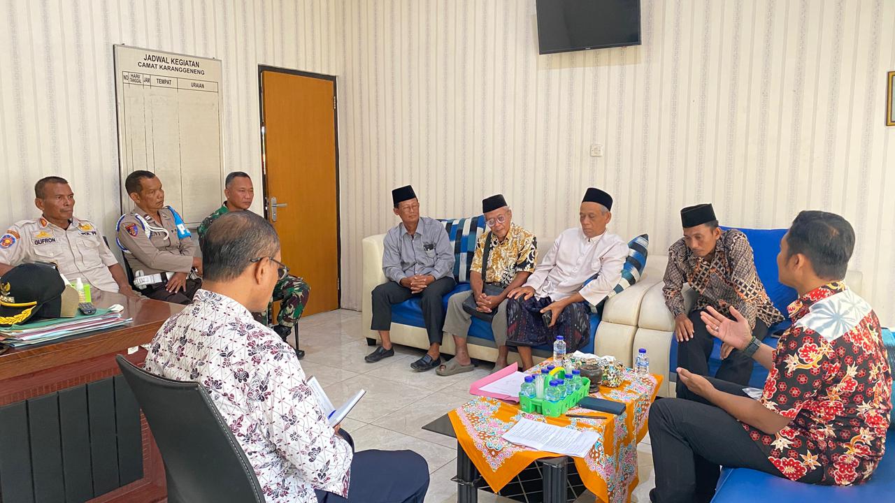 Foto: Rapat Safari Ramadhan Digelar di Ruang Camat Berlangsung Tertib dan Khidmat
