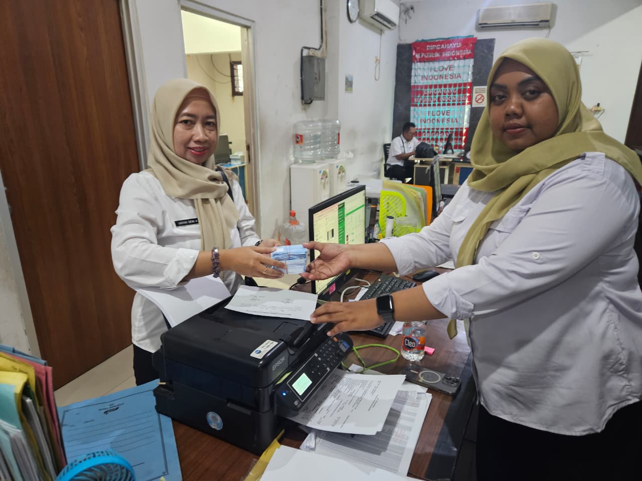 Foto: Kecamatan Karanggeneng Mengambil Blanko KTP di Disdukcapil