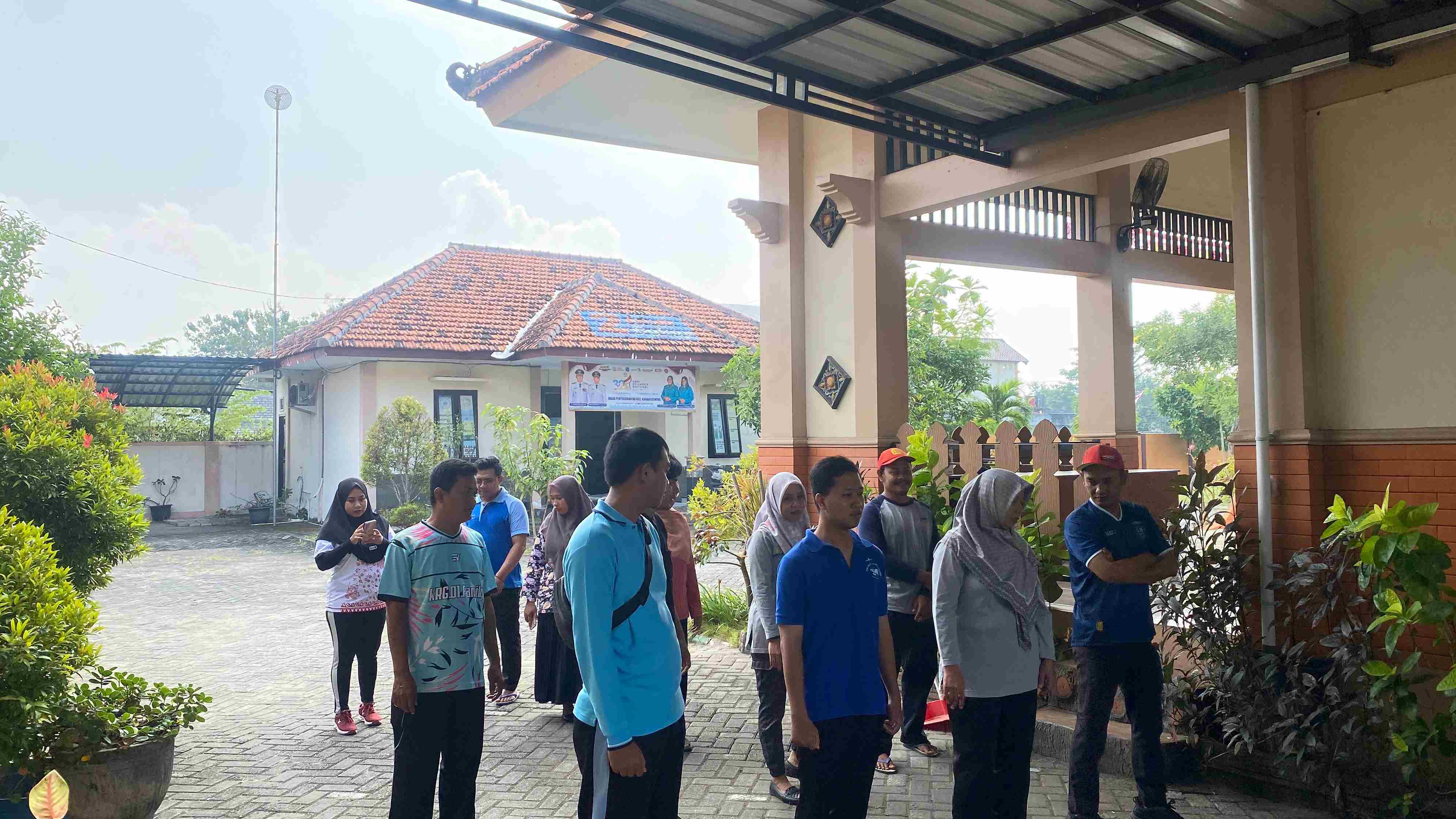 Foto: Peserta dari Kecamatan Karanggeneng melakukan Latihan Gerak Jalan
