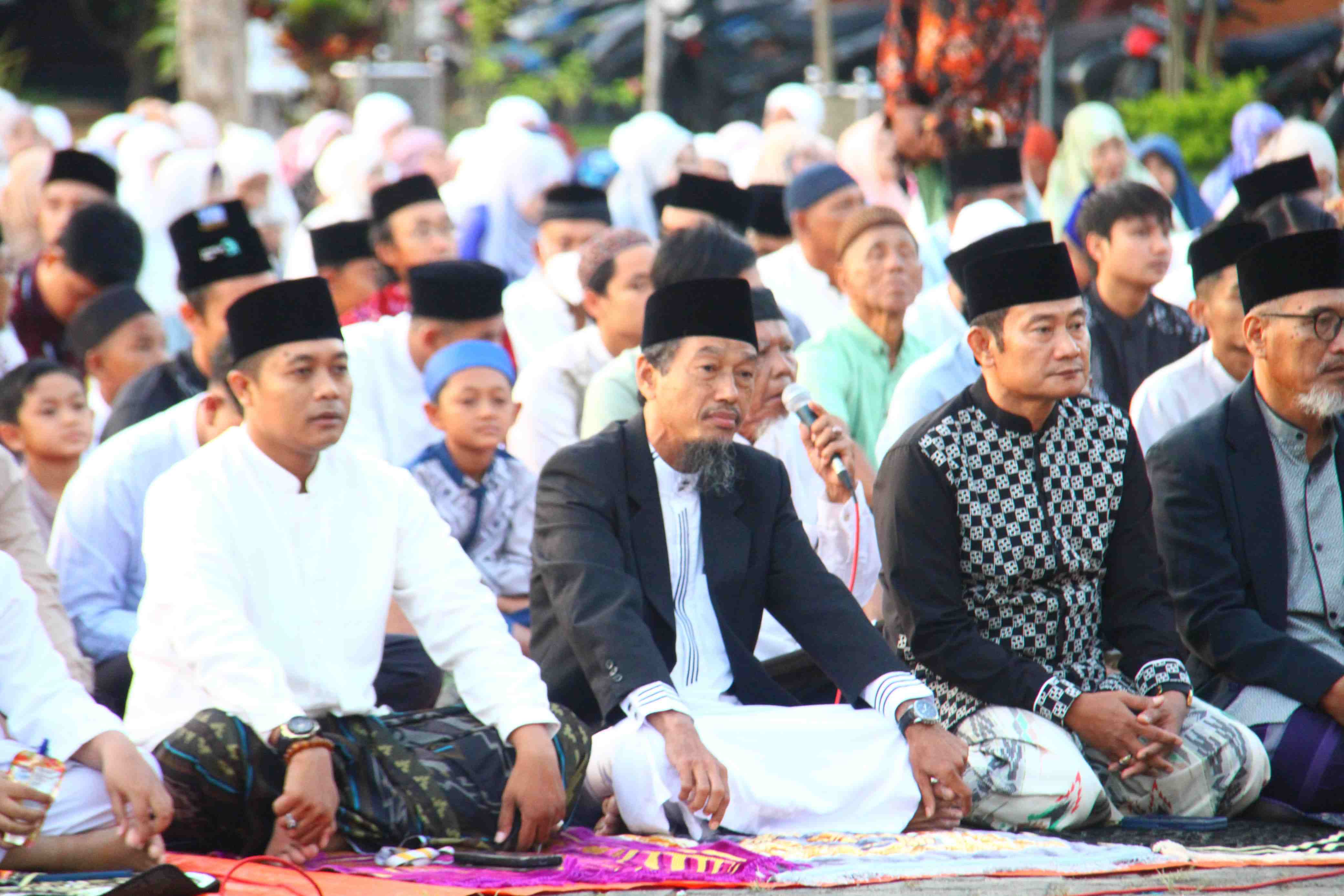 Sholat Idul Adha di Kantor Kecamatan Karanggeneng yang dihadiri oleh Bapak Bupati