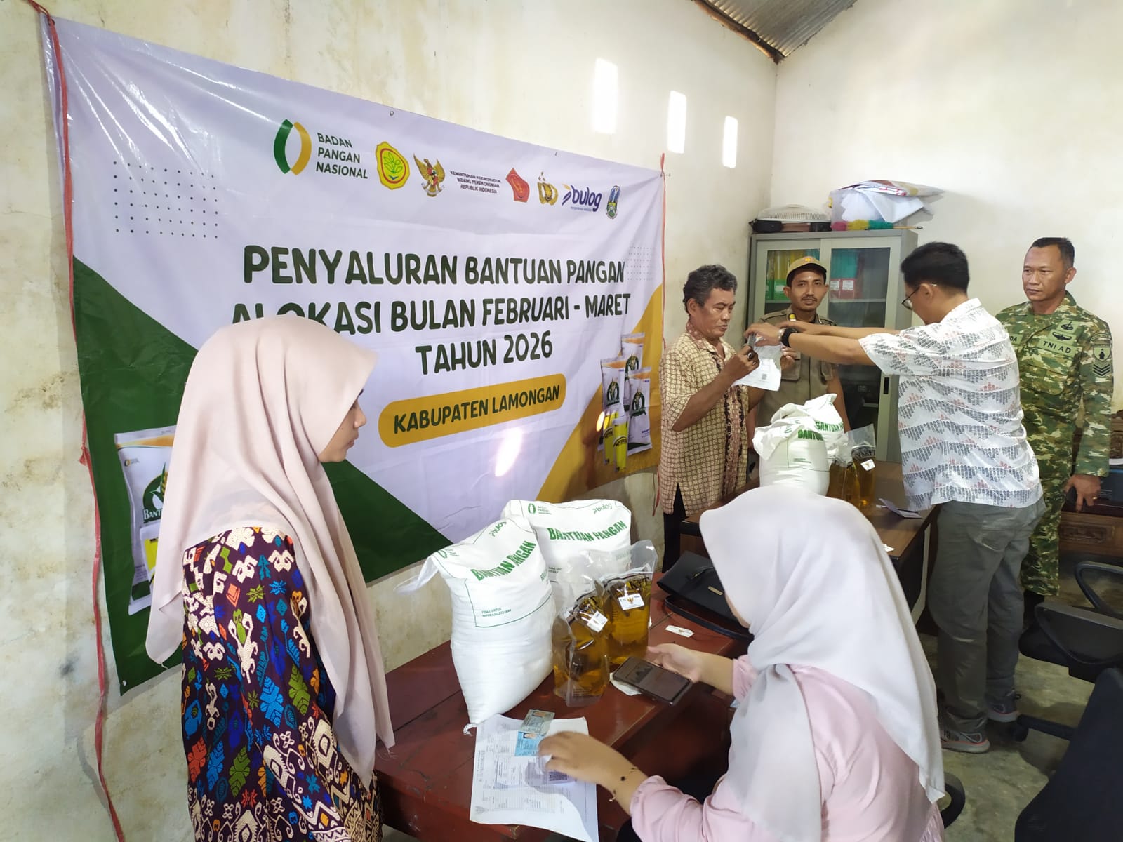 Foto: Monitoring Penyaluran Bantuan Pangan Alokasi Februari–Maret 2026 di Desa Kendal Kemlagi Berjalan Lancar dan Kondusif