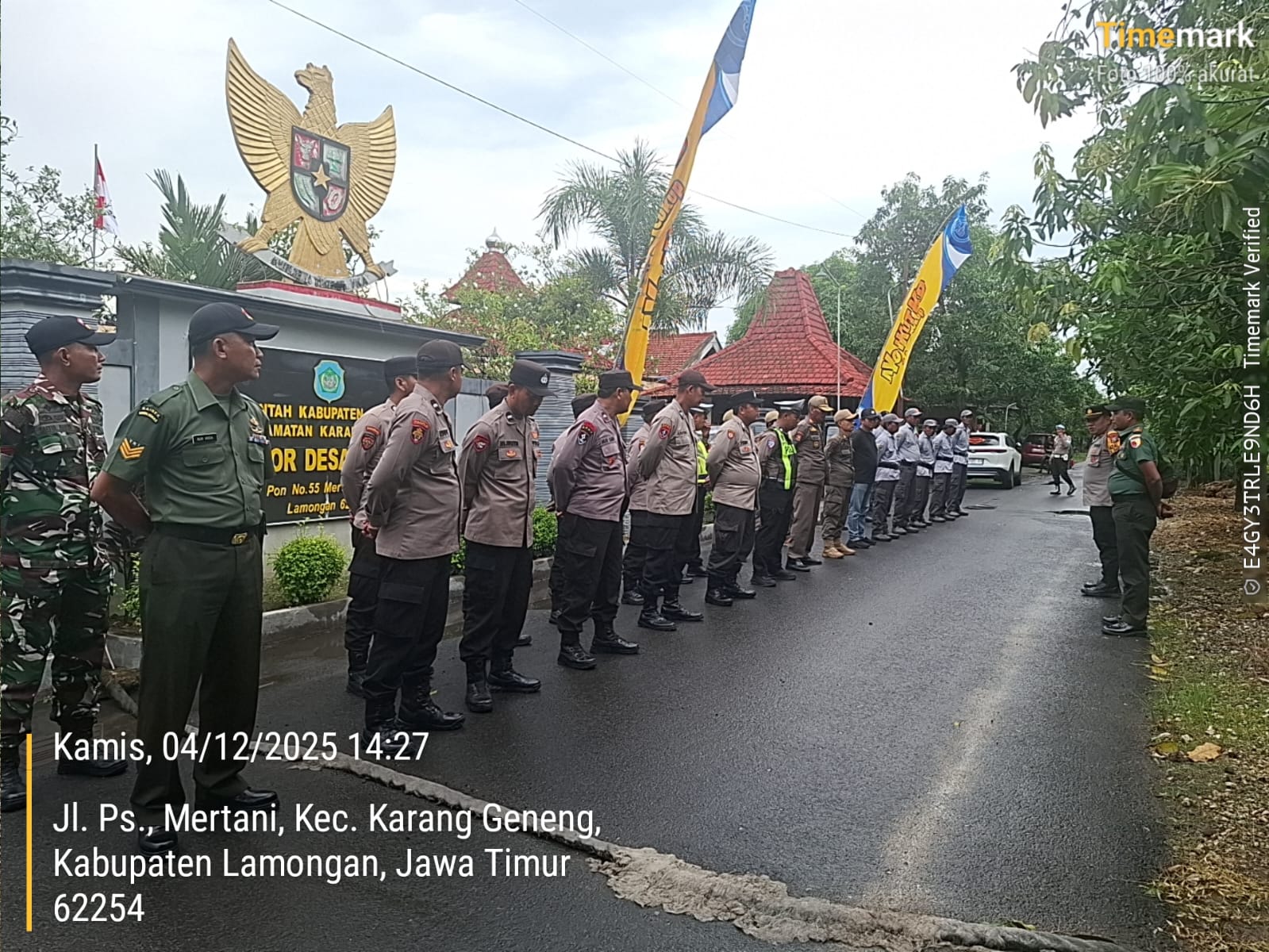 Foto: PAM Persiapan kedatangan Menteri di Desa Mertani Kecamatan Karanggeneng